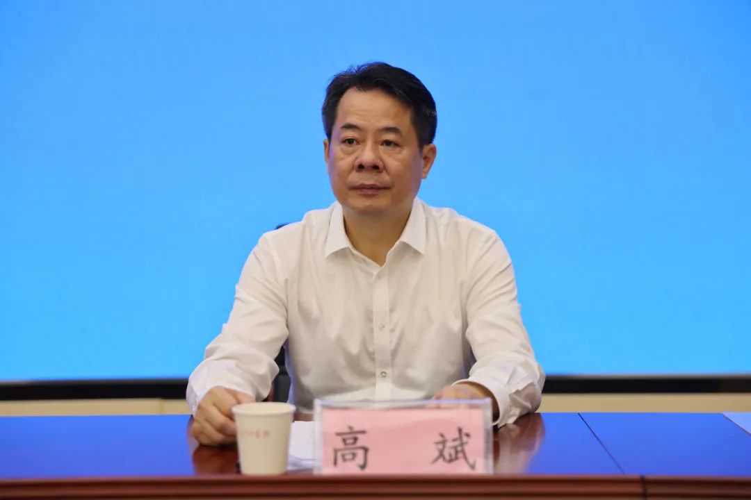 市人社局党组成员,副局长高斌