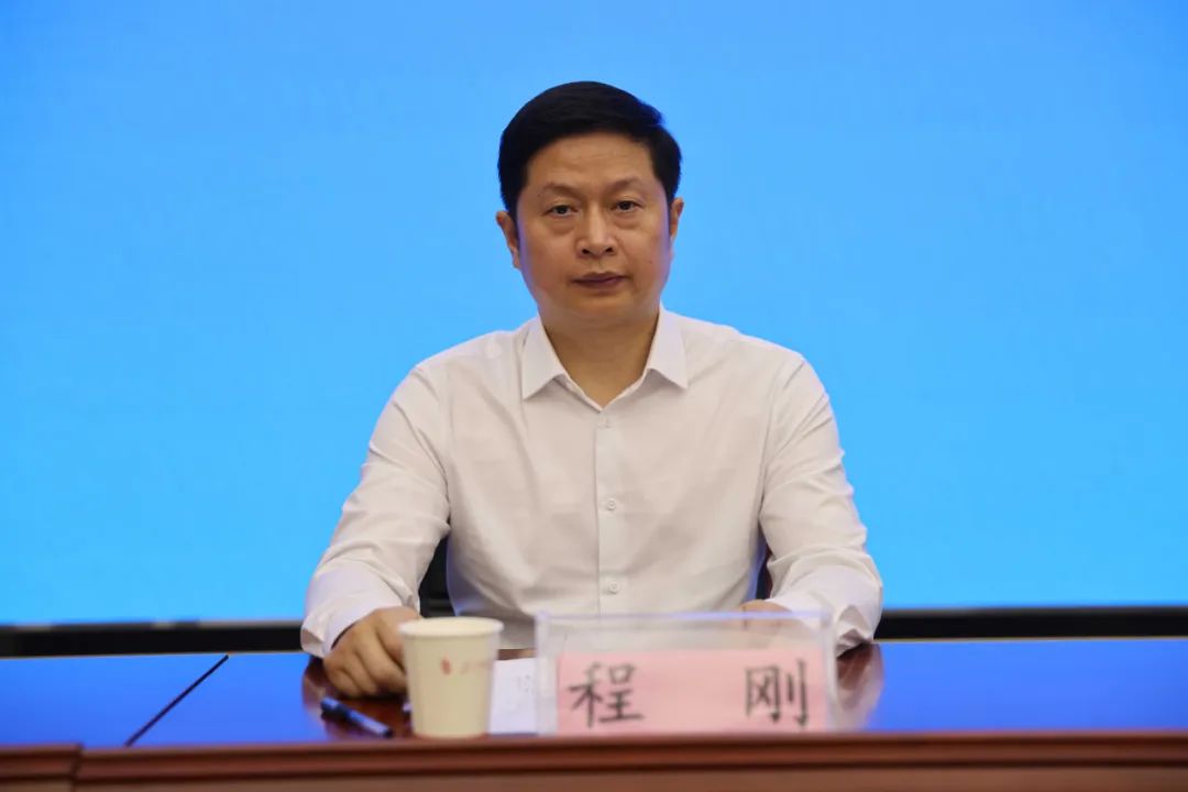 人行荆门市分行党委委员,副行长程刚今年以来,中国人民银行荆门市分行