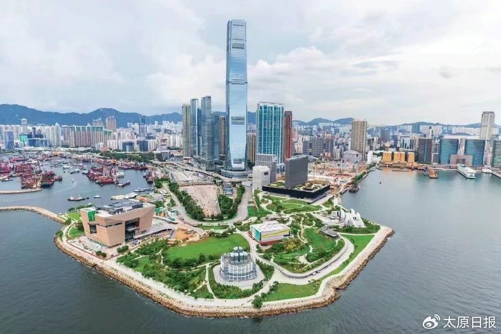 (图片由香港旅游发展局提供)其中的m 是全球最大的当代视觉艺术博物馆