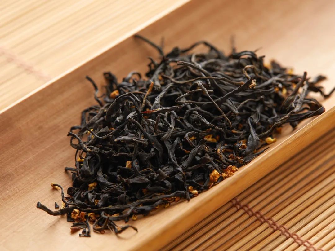 古法窨制桂花,玫瑰祁门红茶,精选高山茶坯原料,落水生香