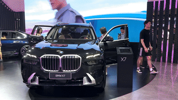 6969宝马品牌汽车在第21届长春国际汽车博览会上展出.