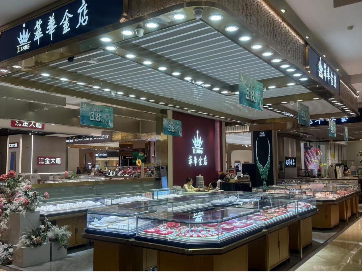 (深圳市南山区茂业百货一层 财联社记者摄)