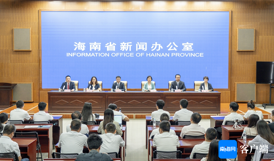记者 吴兴财 摄会上,省"六水共治"办副主任,省水务厅副厅长张姝为介绍