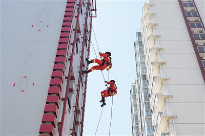 北京:小记者学习消防安全知识|消防员_新浪财经_新浪网