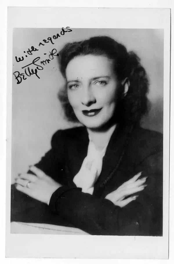 好书·推荐|从坚硬的水泥地面,我们仍要长成一棵舒展向上的树|贝蒂