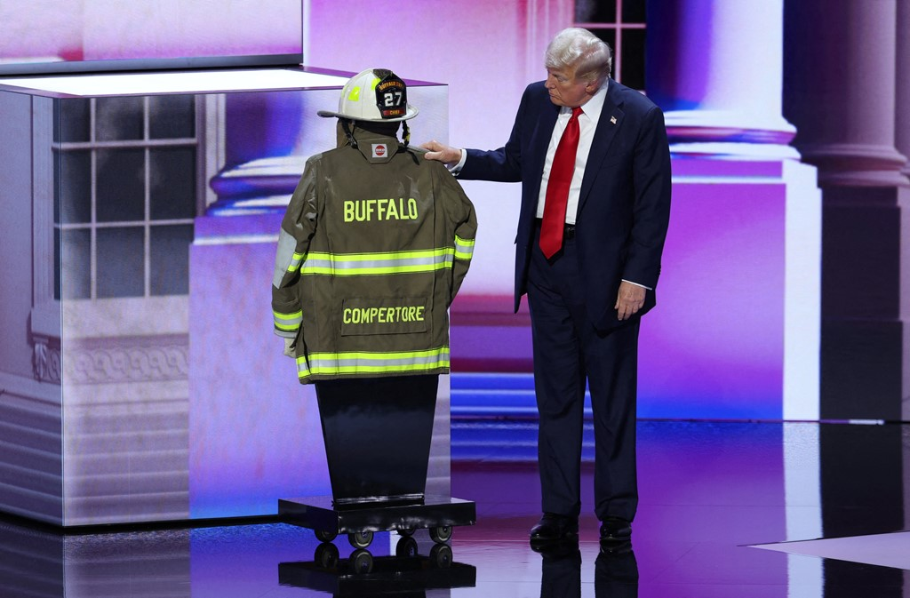 外媒:特朗普在共和党大会发表讲话,向"未遂刺杀"事件受害者致敬