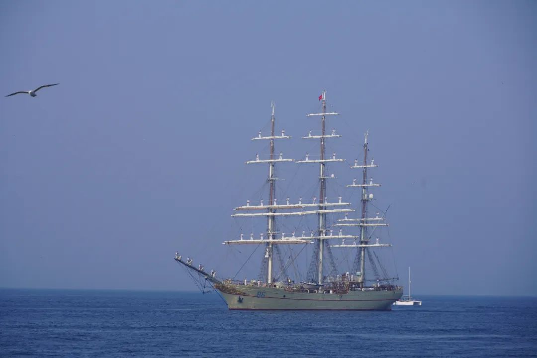 中国海军"破浪号"风帆训练舰亮相!