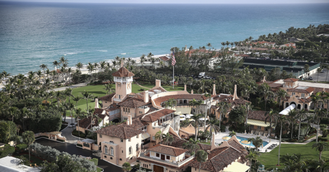 蒂尔在特朗普的棕榈滩高尔夫俱乐部"海湖庄园"(mar-a-lago),首次将