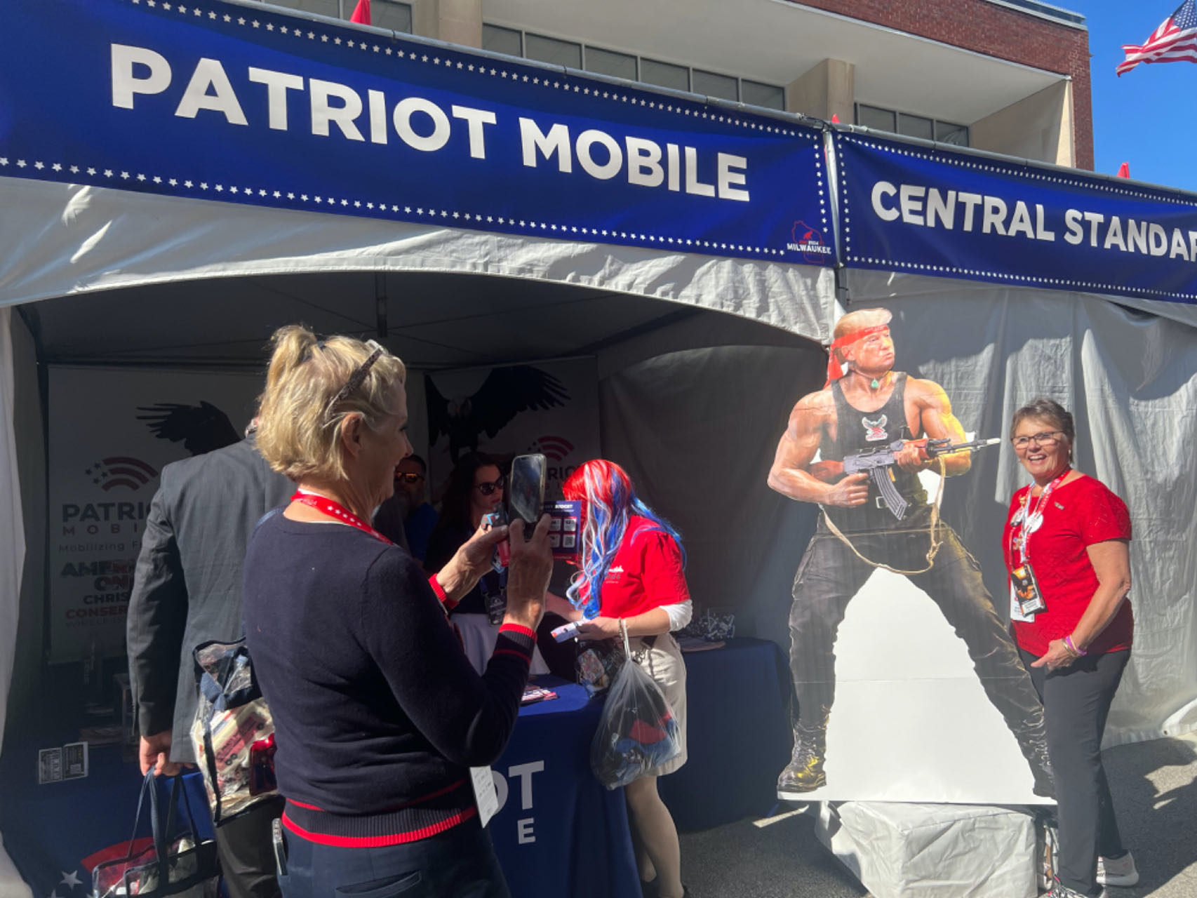 【见·闻】美国共和党大会上的"生意人"|特朗普_新浪财经_新浪网