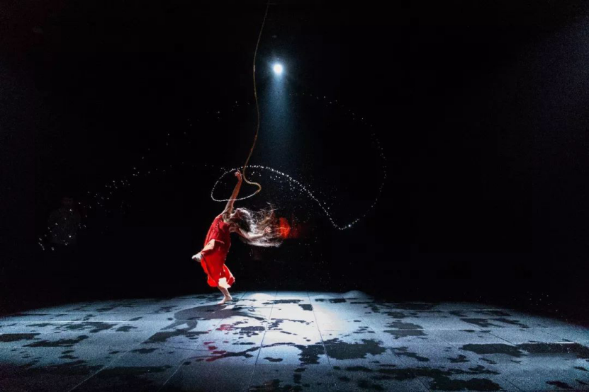 高艳津子独舞照(由北京现代舞团供图)