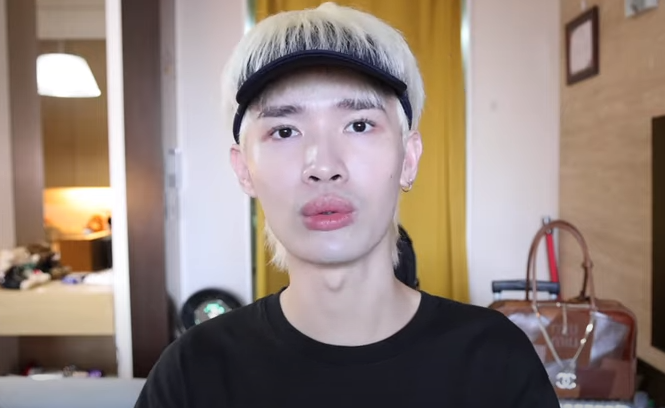 　钟明轩23日谈到此前赴大陆旅游完回到台湾被攻击一事。 图自钟明轩YouTube视频截图