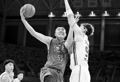 辽篮热身赛胜上海男篮 年轻球员登场收获挺多