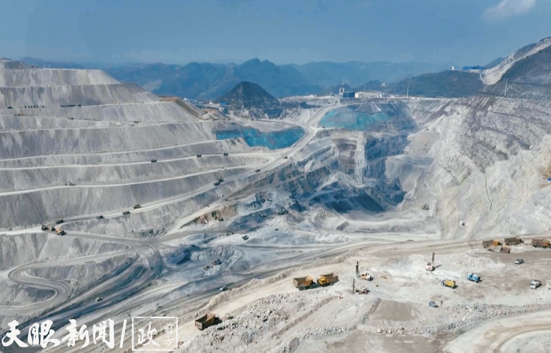 中国最大的现代化单体露天磷矿山——贵州磷化集团穿岩洞矿。（图/资料图）
