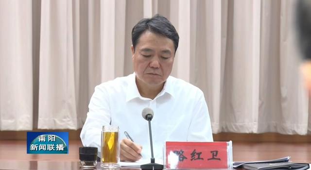 7月26日,南阳市委常委会召开会议,市委书记王智慧主持并讲话,市委副