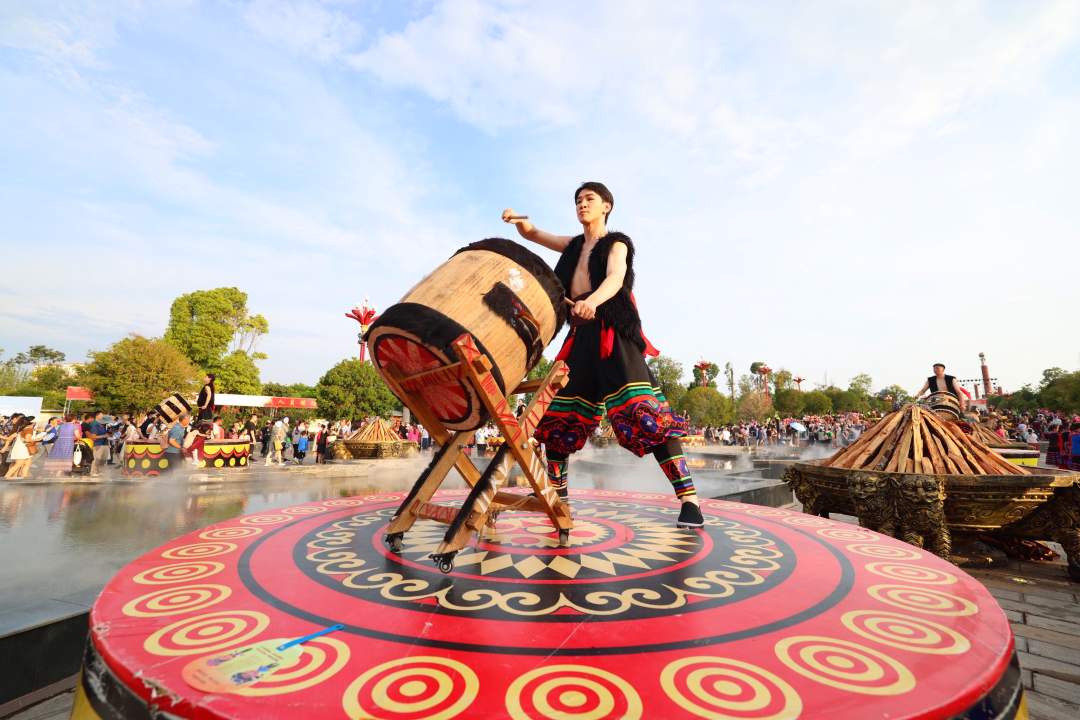 云南楚雄:火把节迎八方客