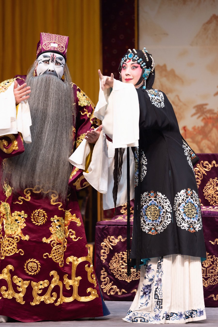 战胜酷暑台风,史依弘连演七天大戏,“很累,很舍不得”|史依弘_新浪财经_新浪网