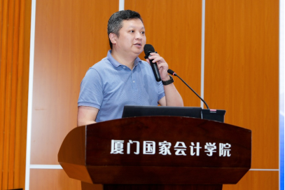 厦门国家会计学院经济管理与金融研究所副所长张小三副教授作了题为"