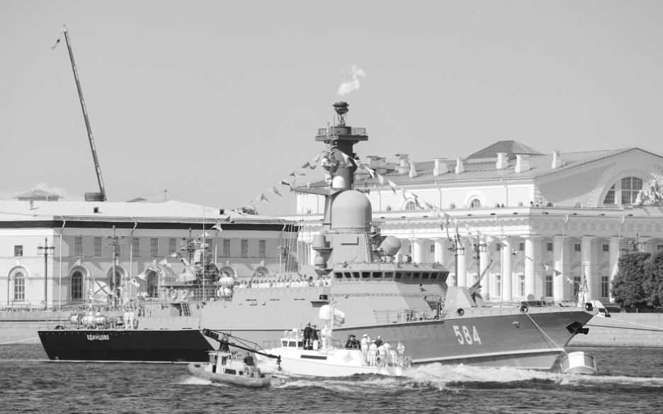 俄罗斯圣彼得堡举行海军节阅兵式