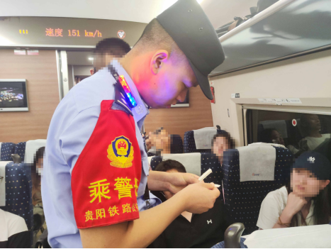 k507次长途列车上的平安"守夜"