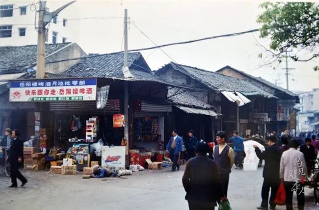 80年代平江小卖部 梁伟仁/摄