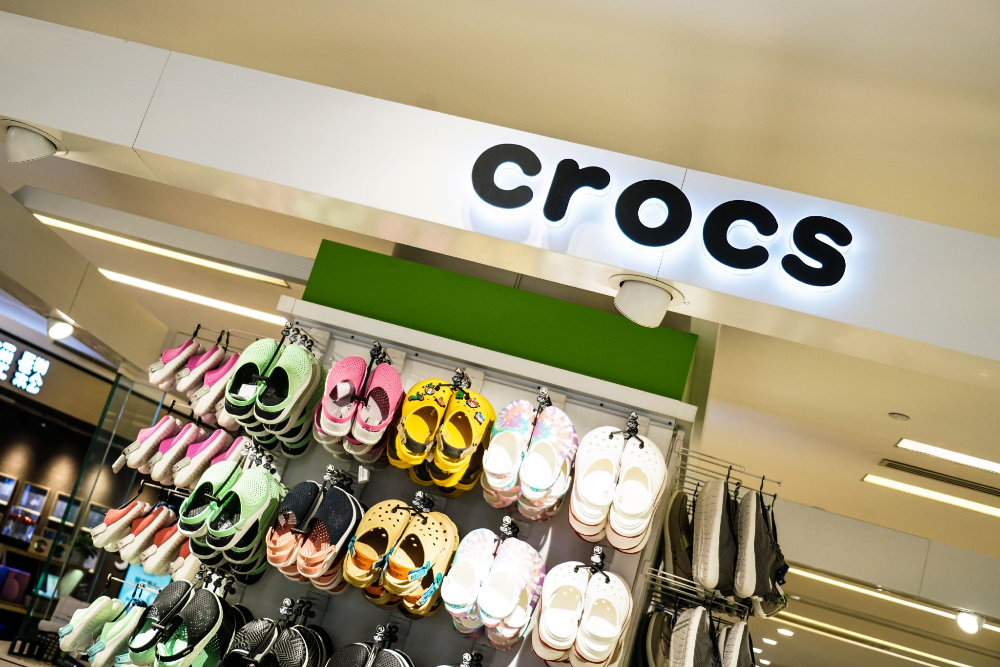"洞门"热度不减,二季度crocs中国营收大涨七成