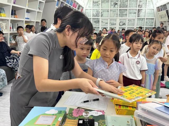 读书也能充满"仪式感"!松江家庭开启阅读马拉松