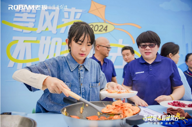 图 现场烹饪互动体验盛况