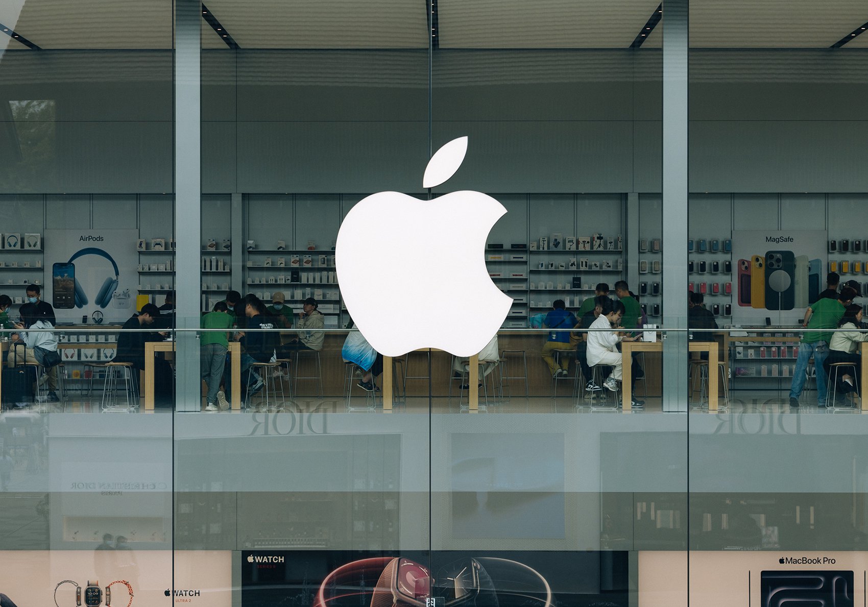 苹果发布2024年第三财季业绩：iPhone和大中华区营收下滑软件服务收入显著增长