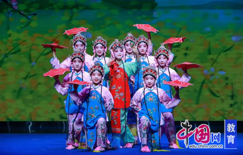 该活动是一项全国性,高规格的少儿戏曲艺术活动.
