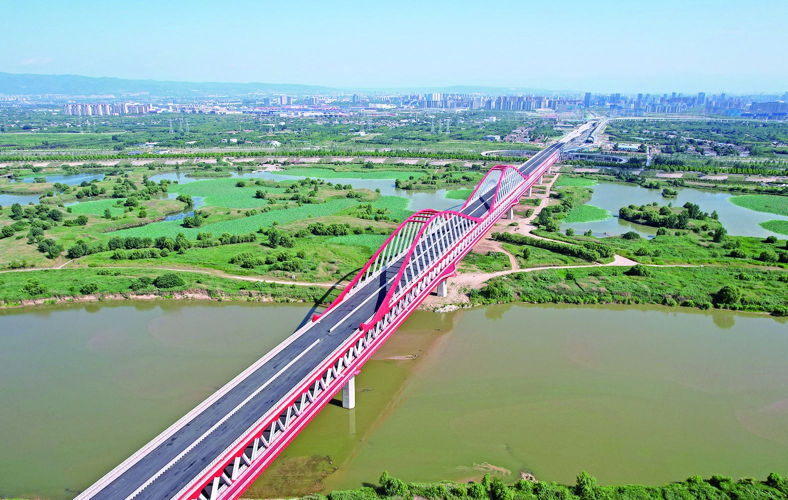 ⑥地铁10号线泾渭河公轨合建桥是上层布设城市快速路