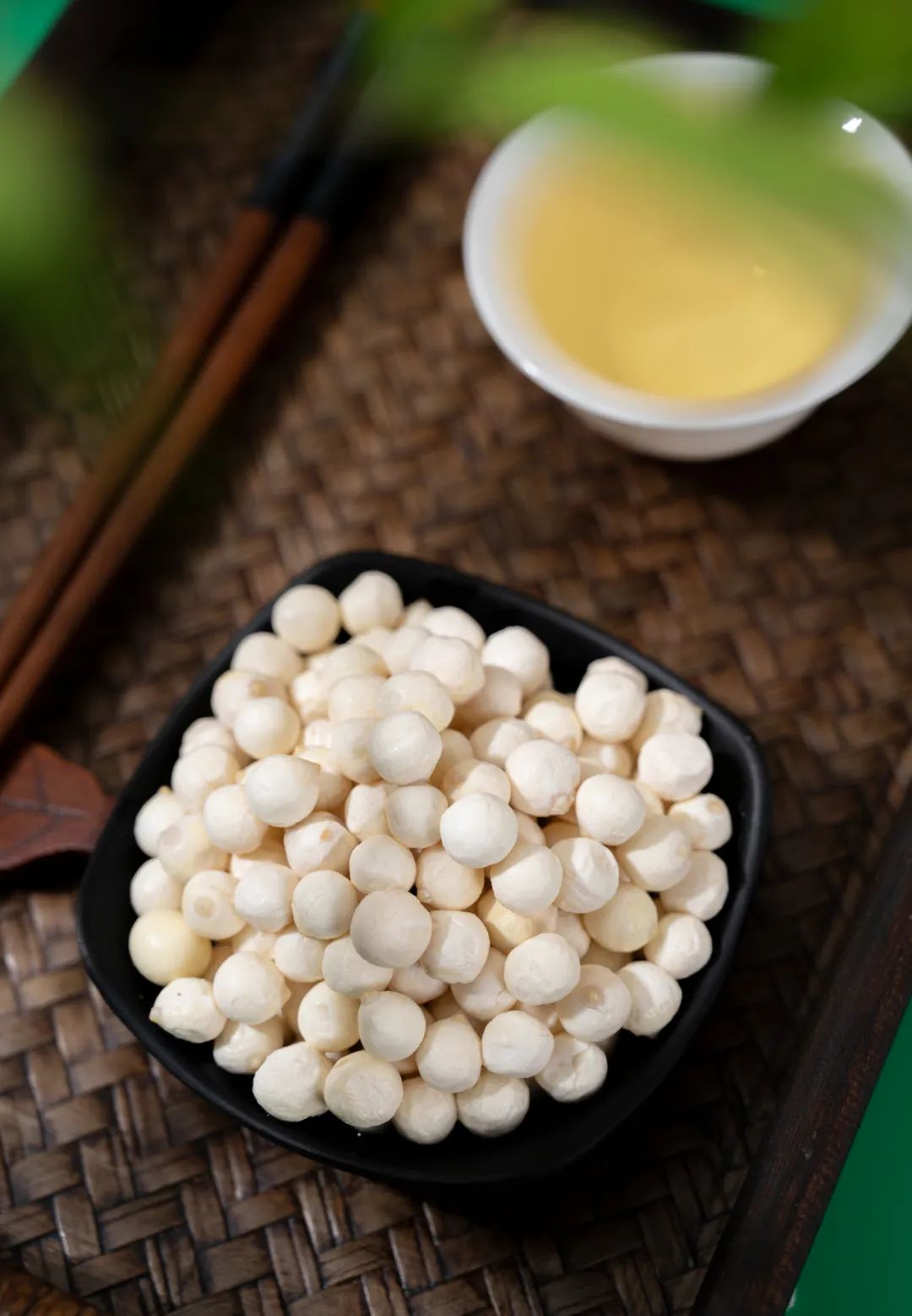 当季鲜采苏州鸡头米,颗颗饱满,色白圆润,一口软糯鲜甜!