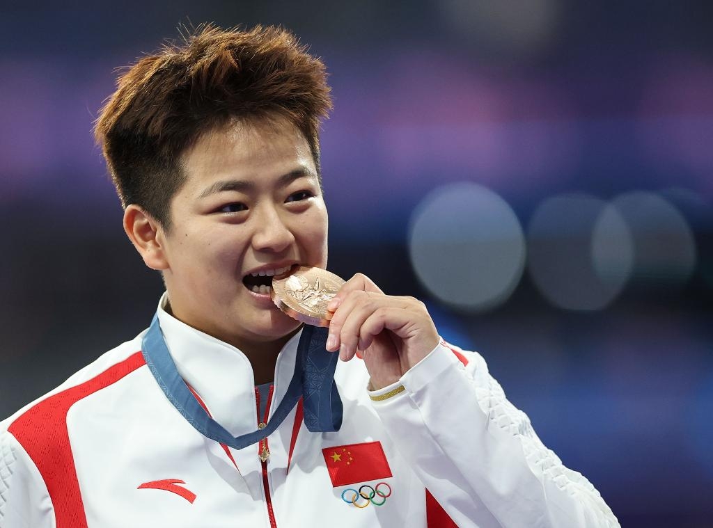 田径综合:赵杰勇夺女子链球铜牌 两项奥运纪录"上新"