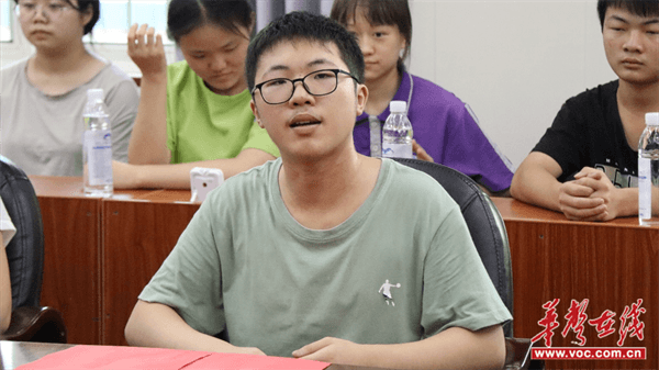 洞口三中举办拔尖创新人才奖学励志报告会