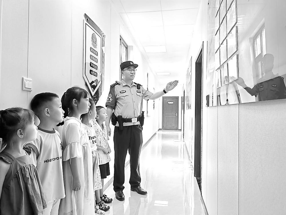 警宝游警营 安全伴我行