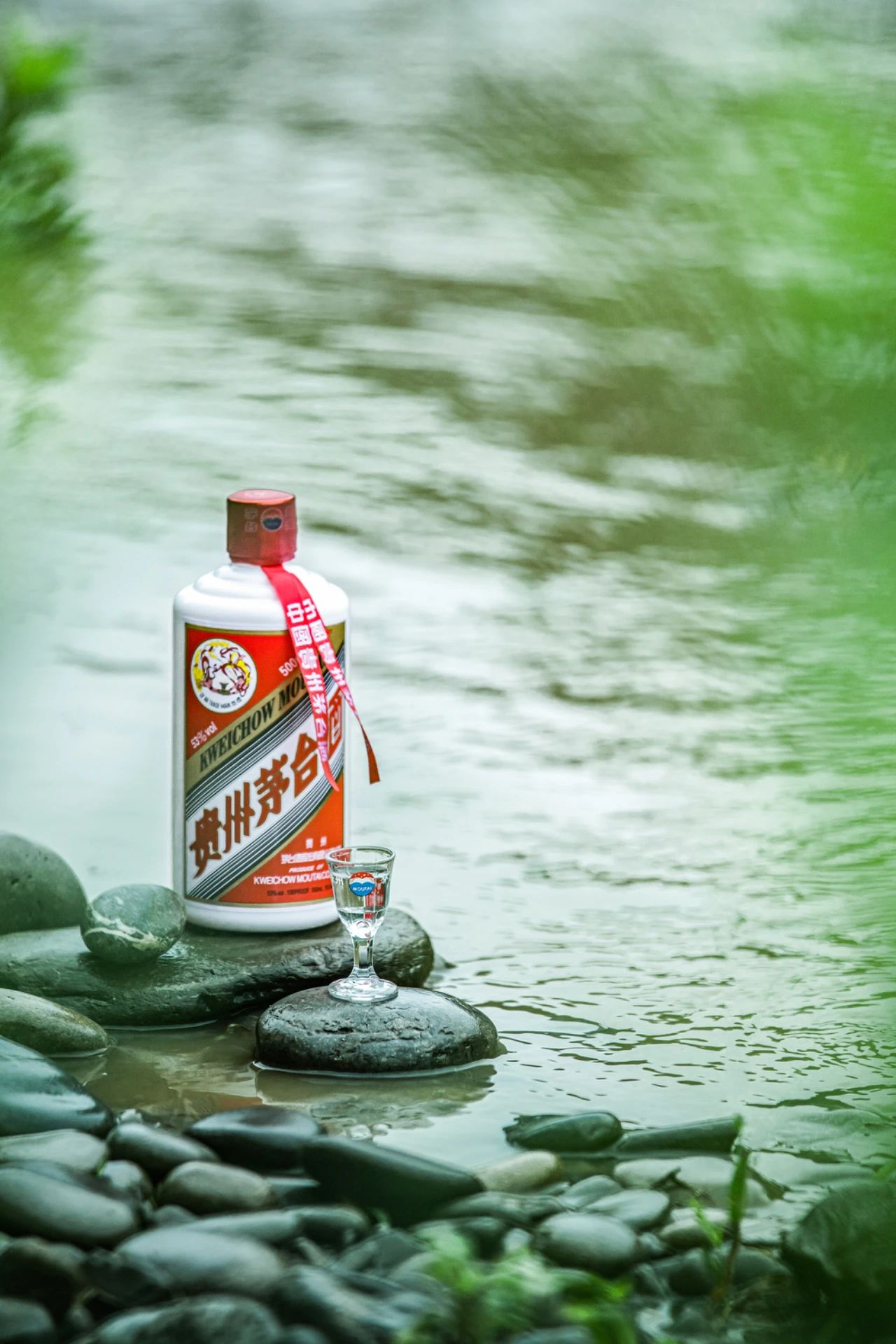 赤水河边的茅台酒.摄影/陈中