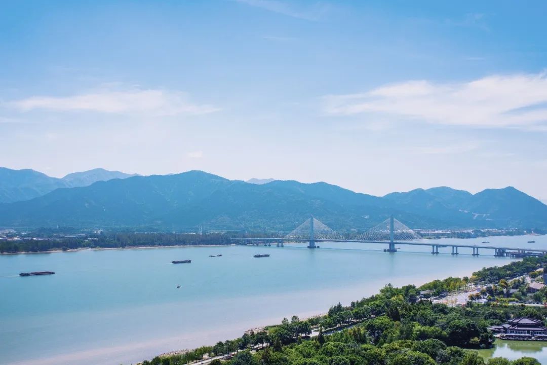 「上下一般粗」不是真落實 - 新浪香港