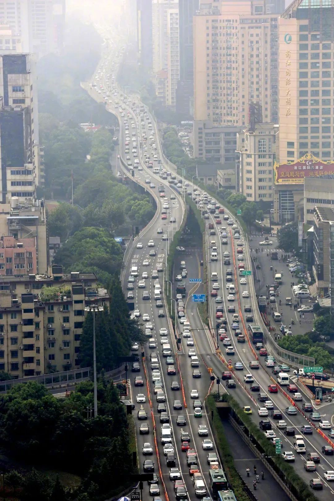 2015年9月21日上午,杭州中河高架交通状况.图/视觉中国