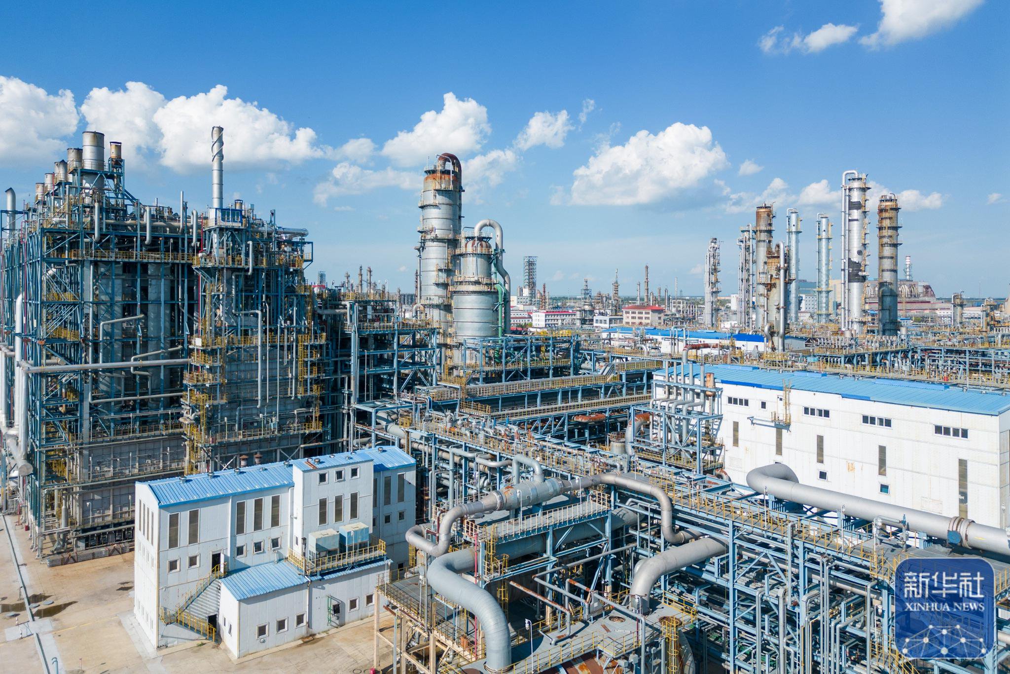 这是8月8日拍摄的中国石油大庆石化公司乙烯二部生产区域外景(无人机
