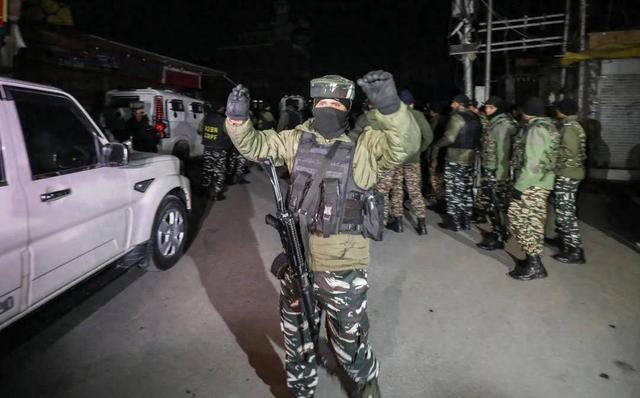 资料图片:当地时间2024年2月7日,印控克什米尔地区斯利那加,安全