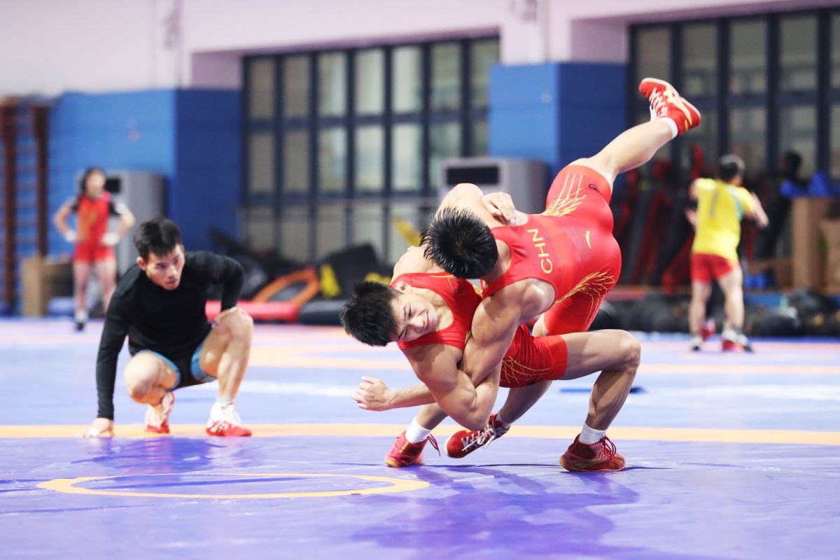 广西摔跤奥运夺牌背后:一代代运动员汗水浸湿无数件跤衣