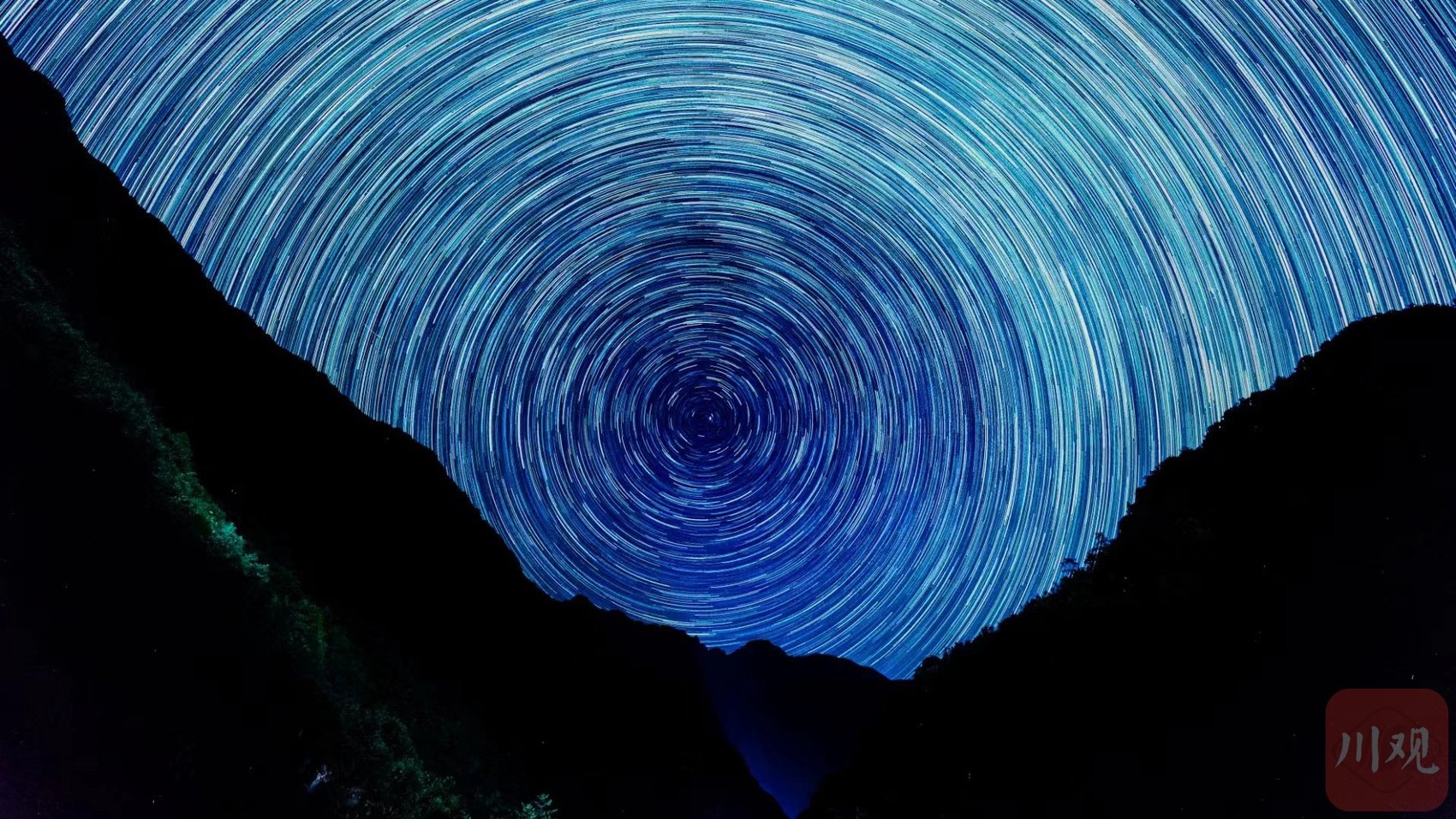 c视觉 | 星轨之夜:流星雨下的天文盛宴