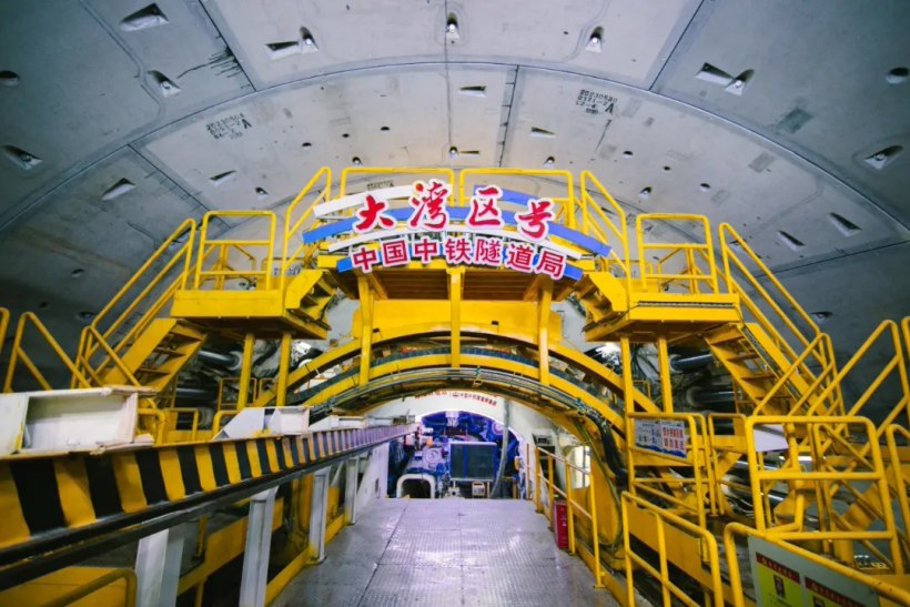 我国最深海底隧道完成盾构掘进：水下最大埋深 115 米，全长 13.69 公里-中国最深海底隧道贯通