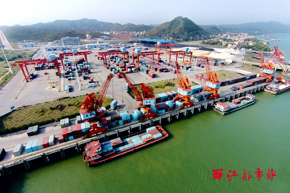 梧州临港经济区赤水港码头  何鎏 摄