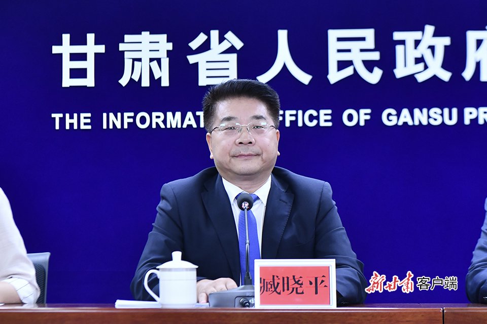 兰州市人社局副局长臧晓平臧晓平:谢谢这位记者朋友对高校毕业生就业