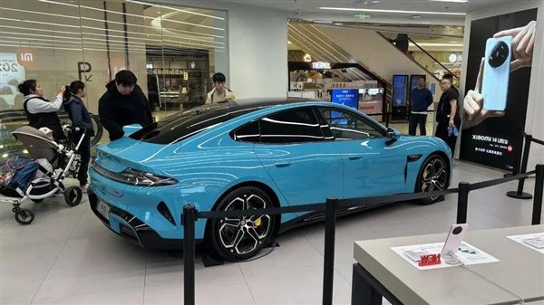 图片来源：笔者拍摄于小米SU7门店