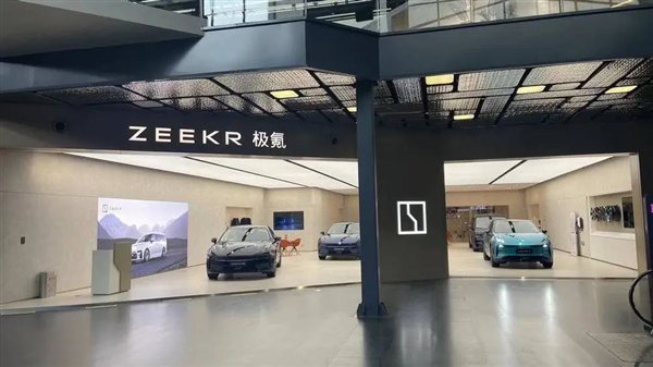 图片来源：笔者拍摄于极氪门店