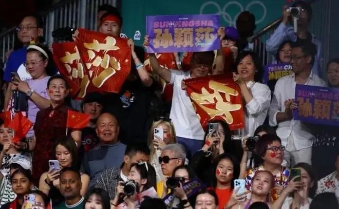 喝倒彩、竖中指、造黄谣，孙颖莎被夹头粉害惨了|孙颖莎_新浪财经_新浪网
