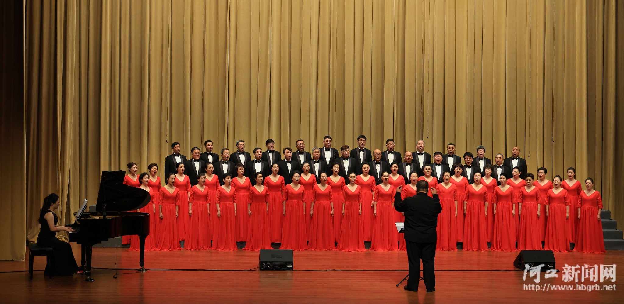 现场河工新闻网讯(记者高超 通讯员陈津)8月13日晚,唱响"职工大舞台"