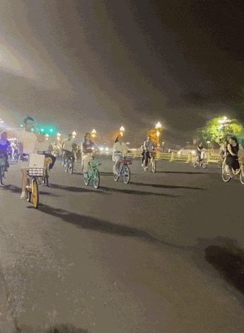 颜色还很齐全。@明媚坊服装