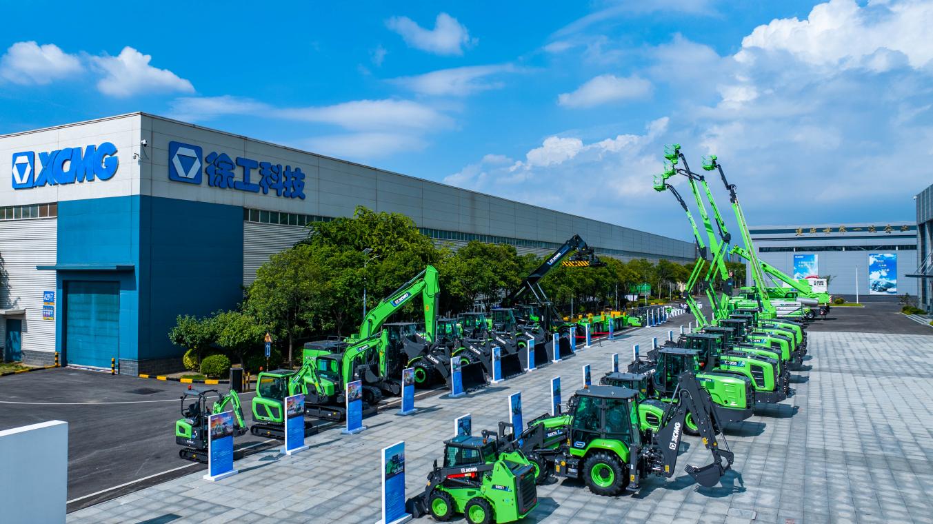 74装载机表现尤为亮眼,今年上半年,徐工新能源装载机市场占有率达到